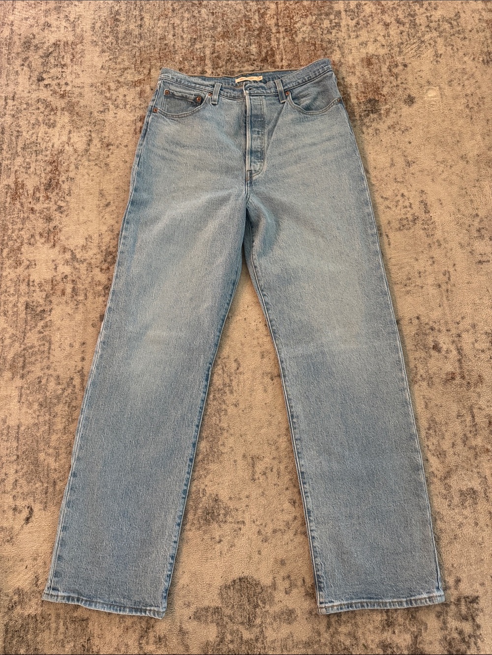 Levi's Women's Straight Leg Jeans — Light Wash Blue Ribcage Straight